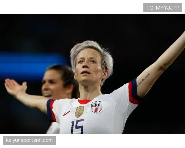 梅根·拉皮诺训练完直接素颜逛超市，这松弛感是真不拿自己当球星啊